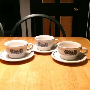 Set of 3 Pfaltzgraff Yorktowne mugs